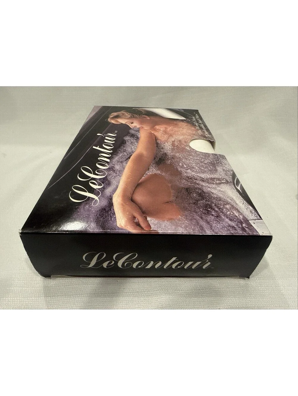 Le Contour White Foam Bath Pillow NIB Luxury Bath Cushion Comfort Spa